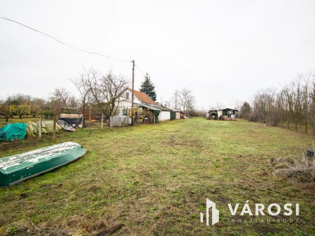 Beépíthető zártkert Gyopáros közelében