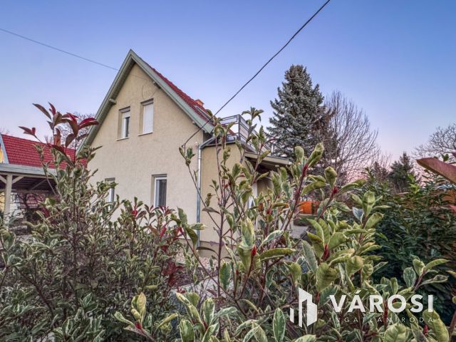 Tökéletes otthon a természet ölelésében