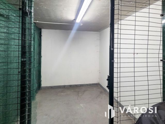 Szabolcs utcában teremgarázs + 6,5 m2 tároló eladó