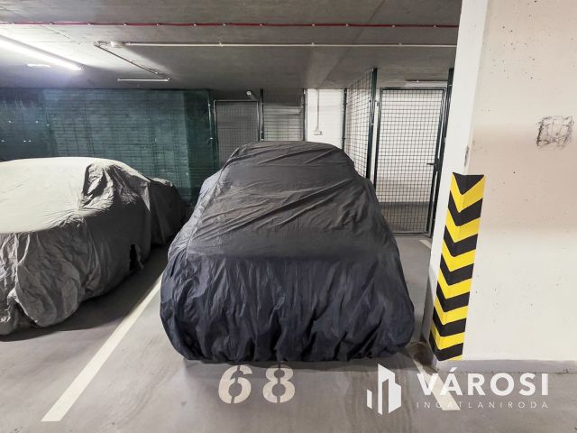 Szabolcs utcában teremgarázs + 6,5 m2 tároló eladó