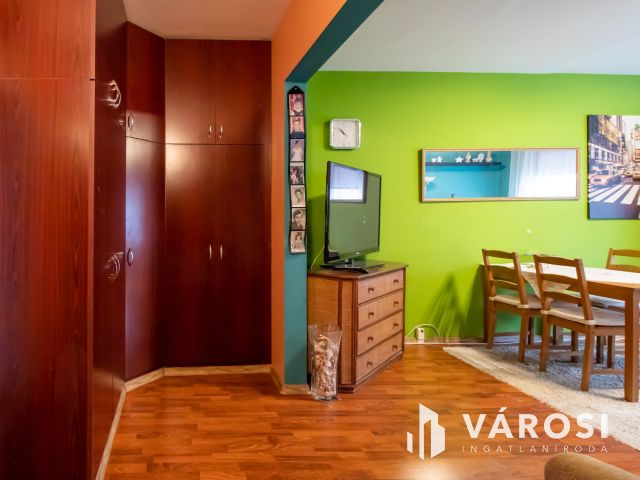 Felújított földszinti lakás közel a belvároshoz