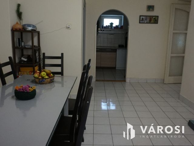 Impozáns lakás kertrésszel kiváló helyen Vásárhelyen