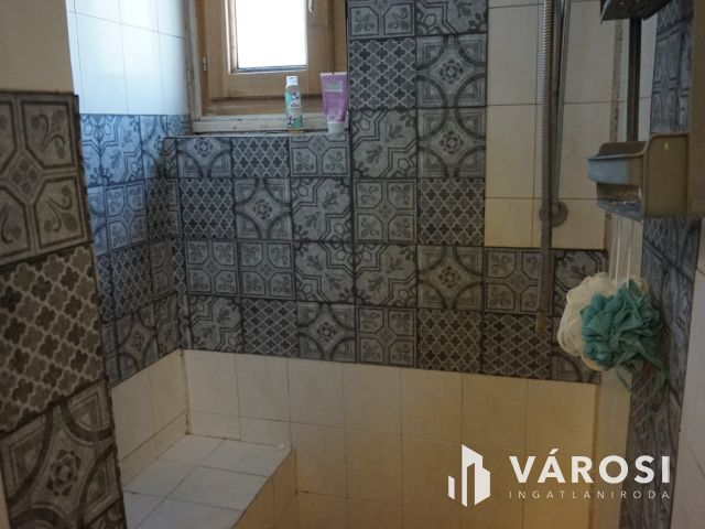 Impozáns lakás kertrésszel kiváló helyen Vásárhelyen