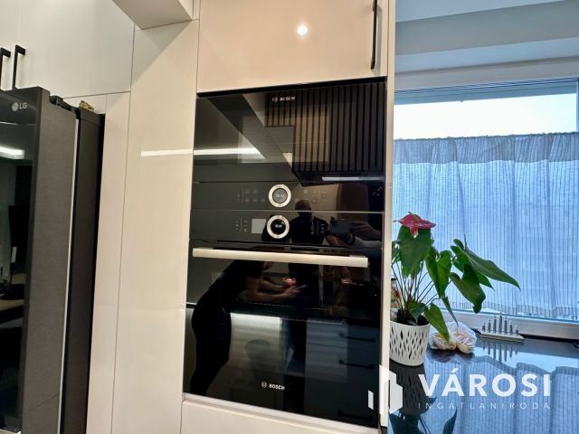 Luxus minőségben felújított panorámás lakás Eladó