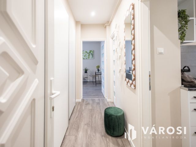 Felújított, belvárosi, azonnal költözhető