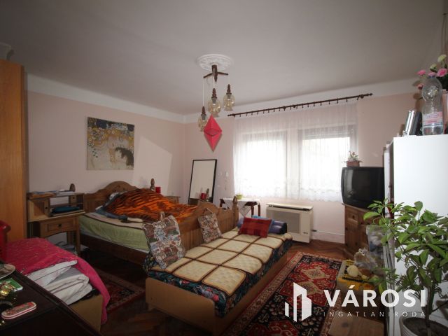 Jó adottságú, tágas ház, Kenyeriben