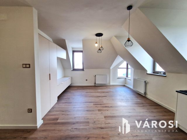 Korszerűsített Prémium Ingatlan, ÜZLET+2LAKÁS