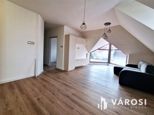 Korszerűsített Prémium Ingatlan, ÜZLET+2LAKÁS