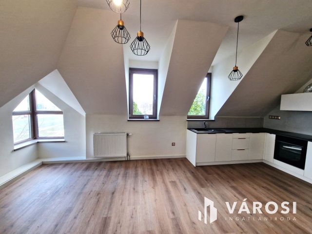 Korszerűsített Prémium Ingatlan, ÜZLET+2LAKÁS