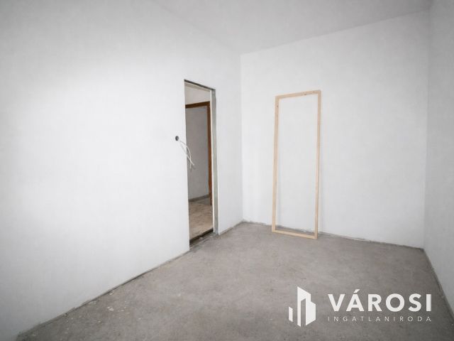 Üzlet+lakás, saját parkoló Gyomaendrődön