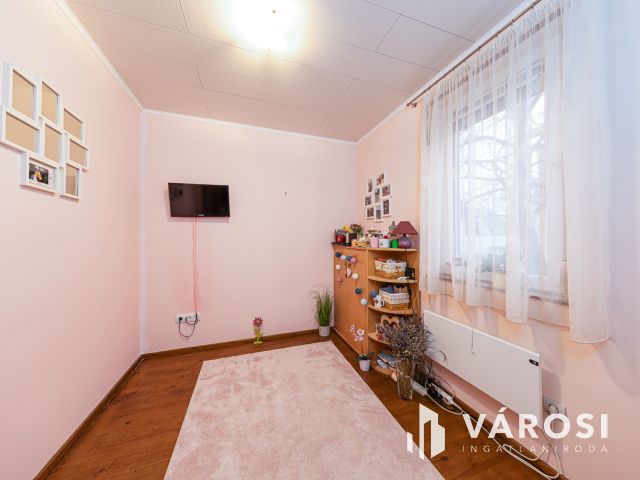 Nappali + 3 szoba + kertkapcsolat