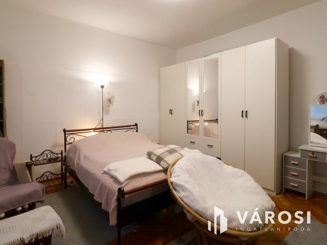 Belvárosi, földszinti lakás