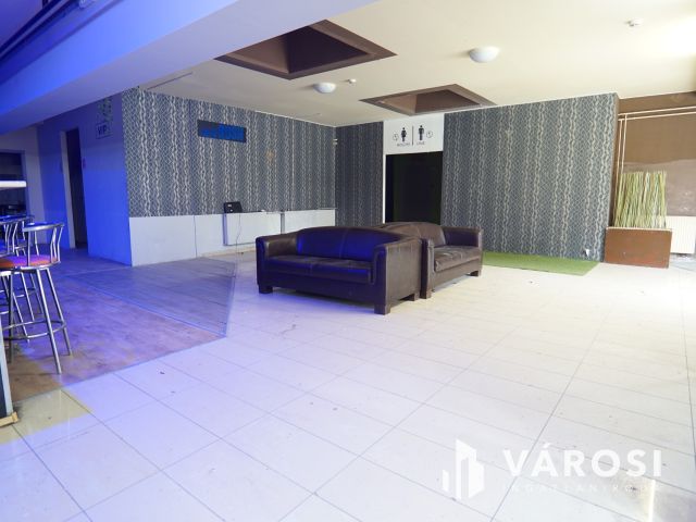 Belvárosi egyedi üzlethelység eladó