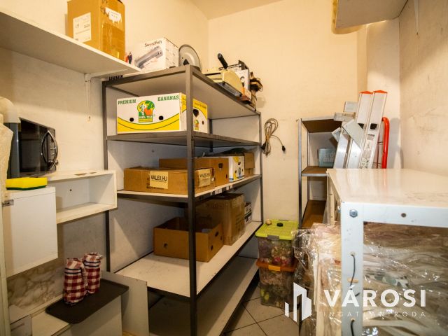 Eladó üzlethelyiség a Bartókon