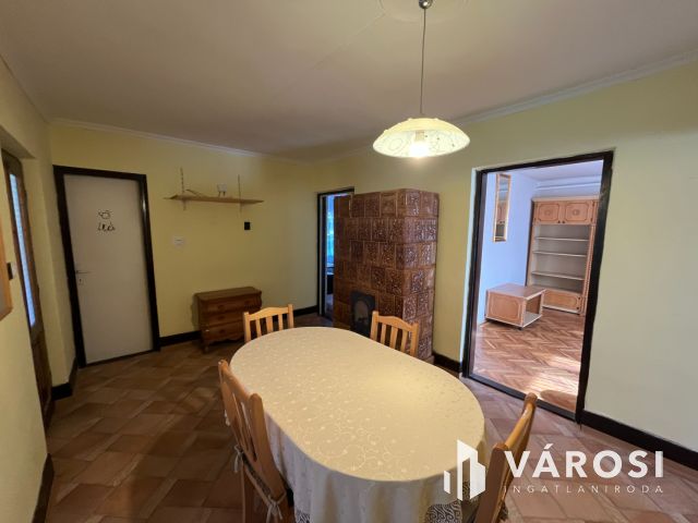 Debrecen mellett jó helyen, családi ház eladó!