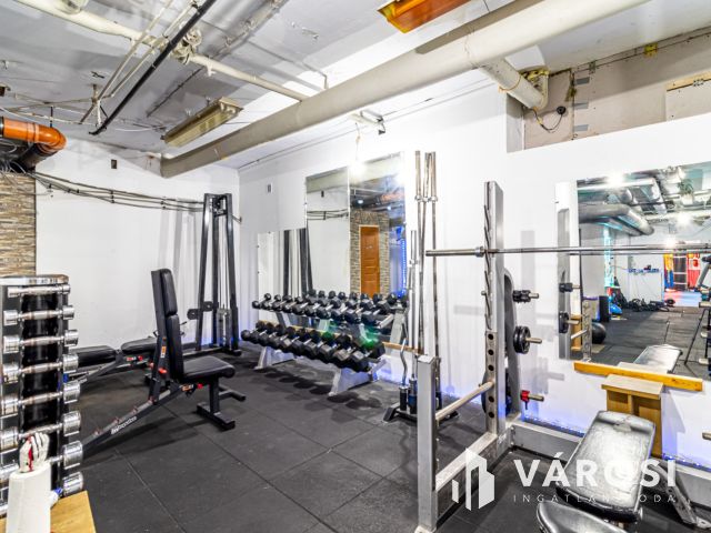 Újlipótváros körút közeli részén tágas üzlethelyiség eladó