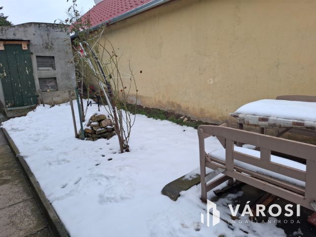 Sümegen kis családi ház várpanorámával eladó