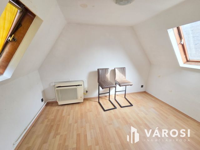 Hangulatos házikó zöld övezetben