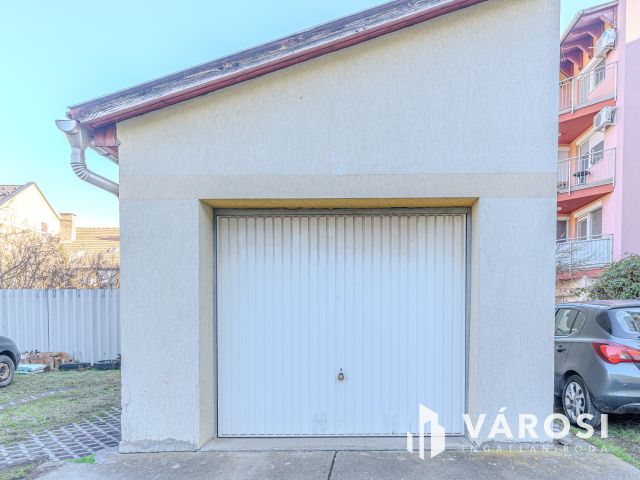 Rókusi galériázható belső udvari önálló garázs eladó!