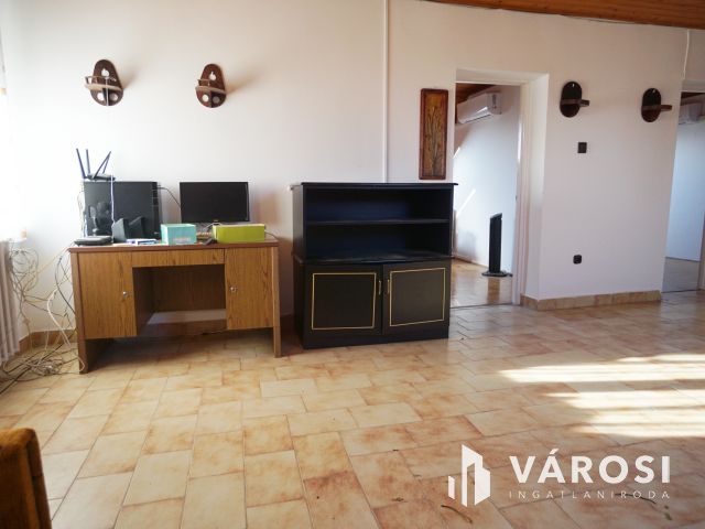 Otthon, vállalkozás és befektetés Gyál központi részén