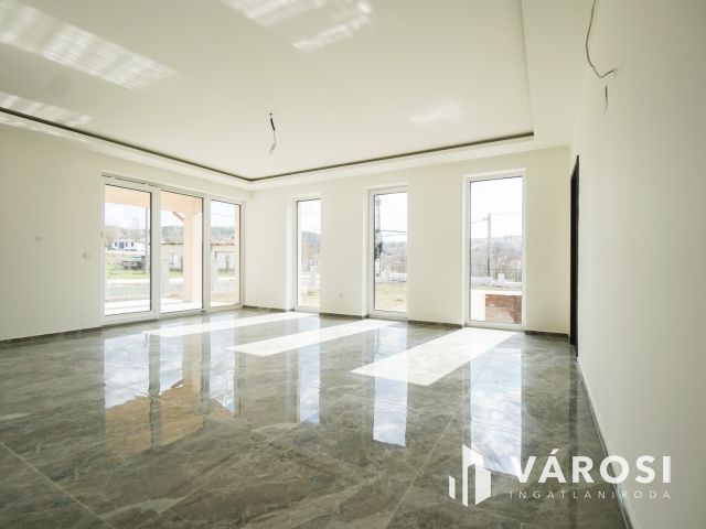 Remek ikerház maximális felszereltséggel!