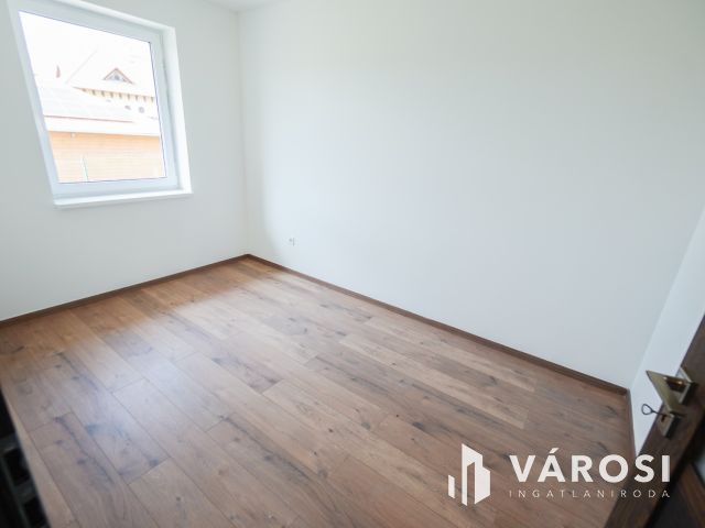 Remek ikerház maximális felszereltséggel!