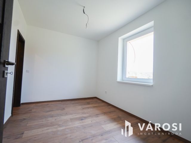 Remek ikerház maximális felszereltséggel!