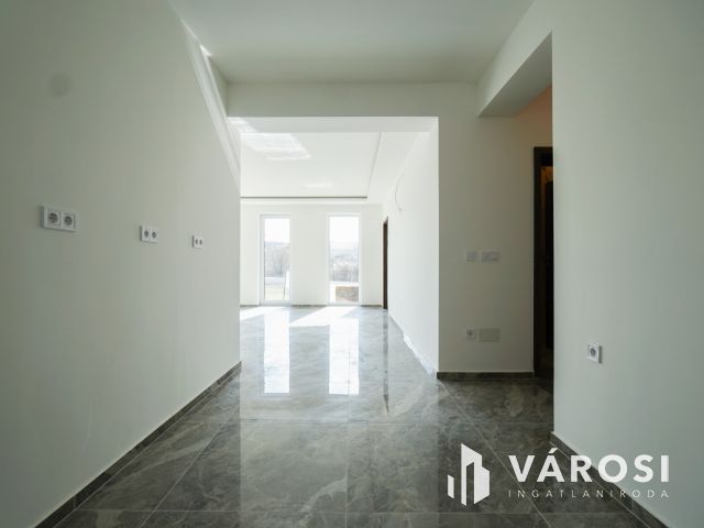 Remek ikerház maximális felszereltséggel!