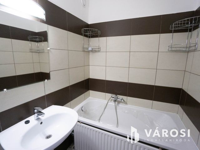 Világos, igényesen felújított lakás Marcalváros