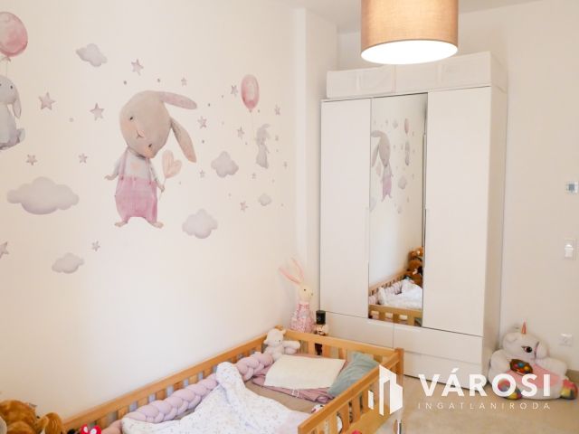 Új építésű három szobás lakás kiadó az I. kerületben