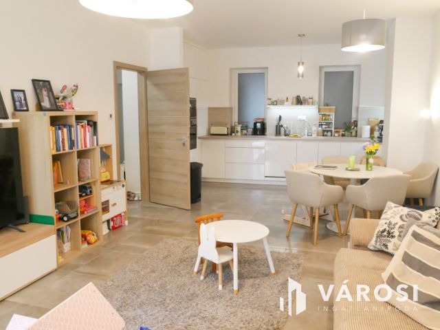 Új építésű három szobás lakás kiadó az I. kerületben