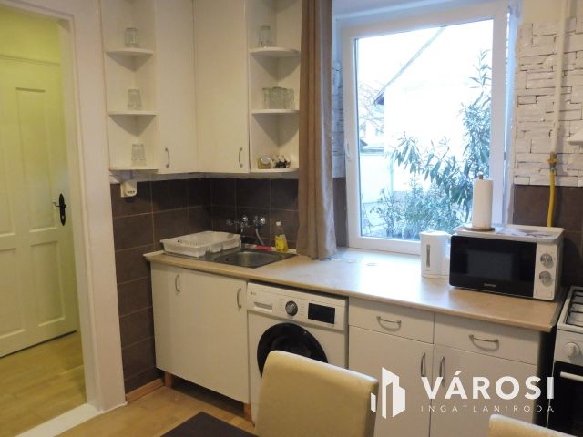 Tökéletes helyen,pénztárca barát kis lakás eladó.