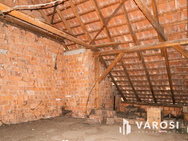 Két lakrész, nagy telek, végtelen lehetőségek