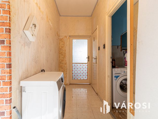 2 szoba+étkezős 60 m2-es lakás a József Attila lakótelepen!