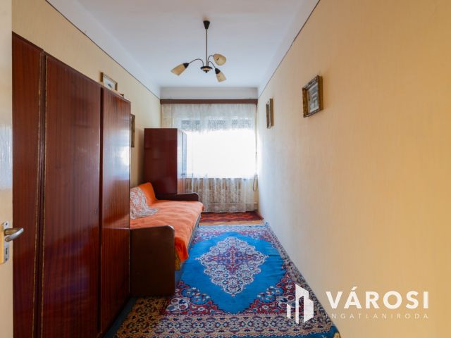 Napfényes családi ház, jó szerkezettel, a Várhoz közel