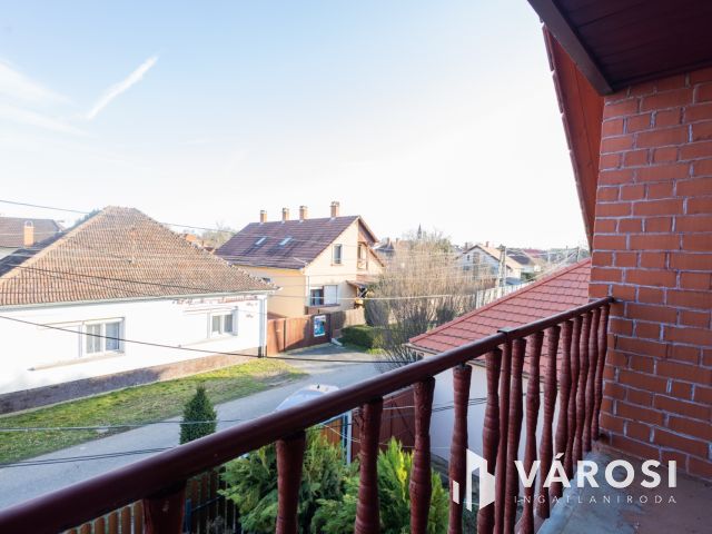 Napfényes családi ház, jó szerkezettel, a Várhoz közel