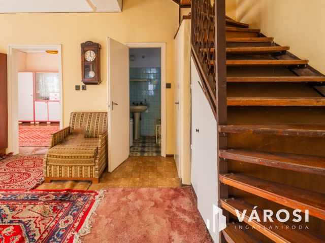 Napfényes családi ház, jó szerkezettel, a Várhoz közel