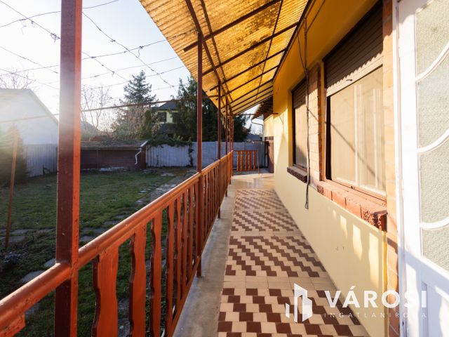 Napfényes családi ház, jó szerkezettel, a Várhoz közel