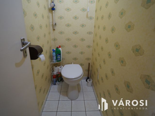 Belvárosi lakás, zárt udvaros társasházban