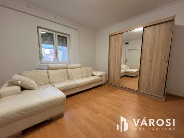 Debrecen Belvárosában 2 Szobás Jó Kis Ház!