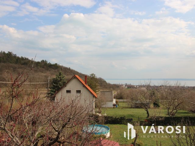 Panorámás kisház Felsőörs Kishegyen