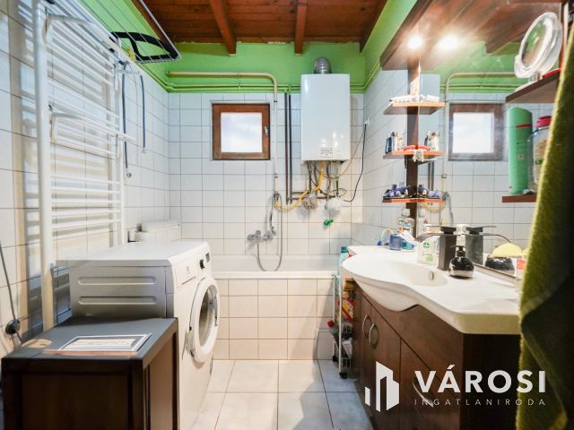 Remek házrész központi elhelyezkedéssel Szigethalmon!