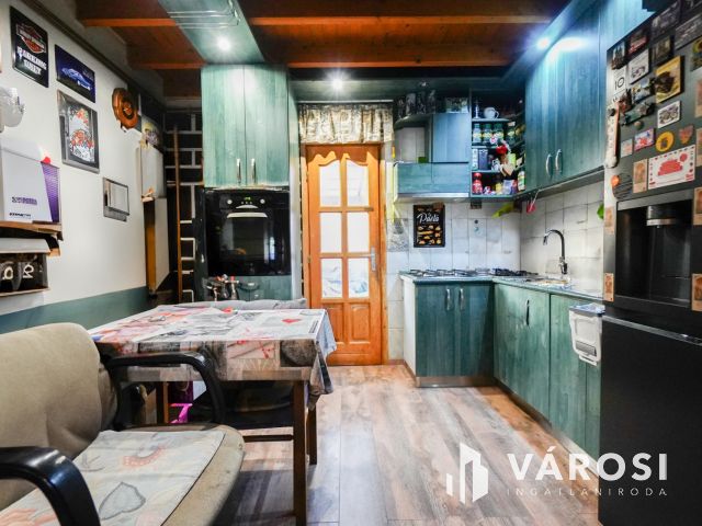 Remek házrész központi elhelyezkedéssel Szigethalmon!