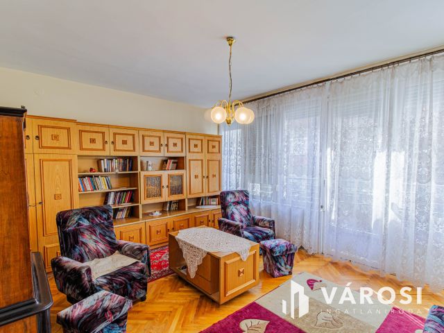 Alul nappali, felül nyugalom – kétszintes otthon garázzsal