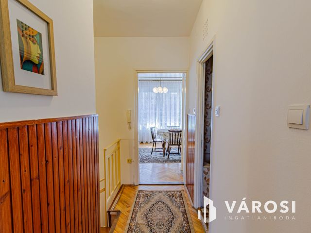 Alul nappali, felül nyugalom – kétszintes otthon garázzsal