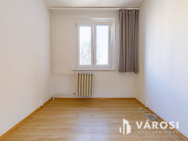 Rákospalotán a Szent Korona útján, panellakás eladó