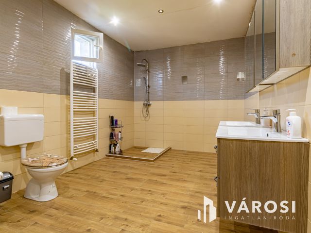 Teljesen újjáépített családi ház Zsámbokon eladó