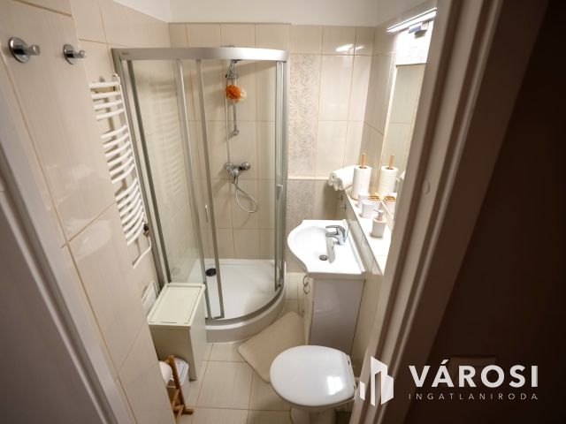 Belvárosi, prémium, liftes lakás kiadó a másodikon