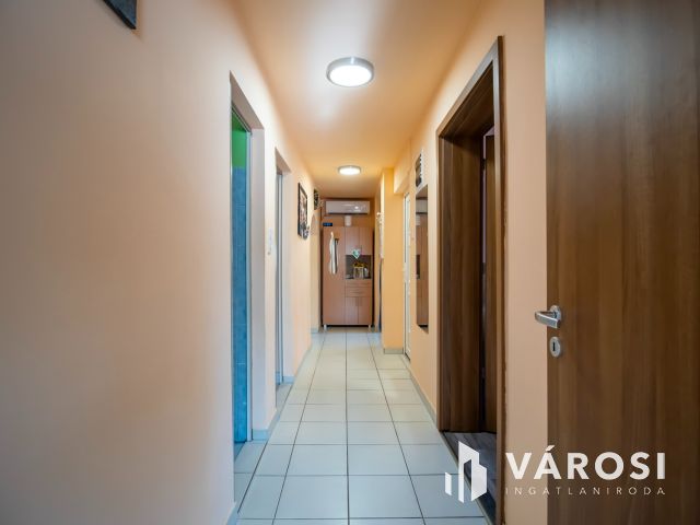 Felújított 5 szobás családi ház Dinnyésen