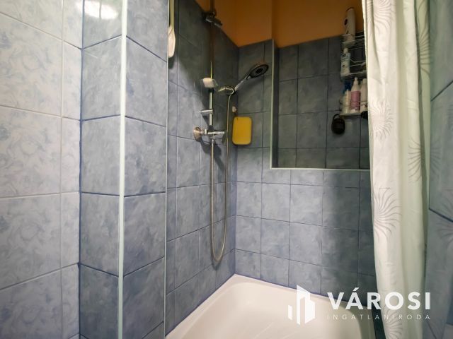 Felújított 5 szobás családi ház Dinnyésen